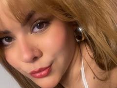 EmilyWattsson - female webcam at xLoveCam