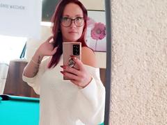 Emilya-hot - female with red hair webcam at xLoveCam