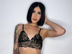 EmilyyRousee - shemale with black hair webcam at xLoveCam