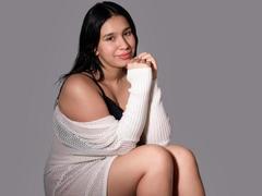 EmmaBrowns - female with black hair webcam at xLoveCam