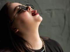 EmaConnor - blond female webcam at LiveJasmin