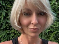 EmmaCrow-hot - blond female webcam at xLoveCam