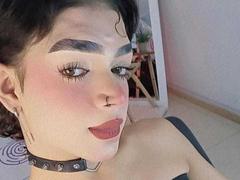 EmmaCullen - shemale with black hair webcam at xLoveCam