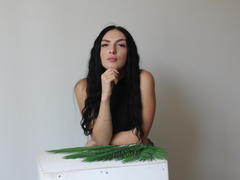 EmmaDrun - female with black hair webcam at xLoveCam