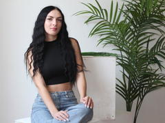 EmmaDrun - female with black hair webcam at xLoveCam