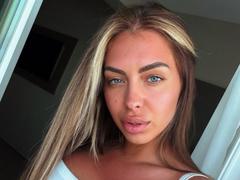 EmmaEmber - blond female webcam at xLoveCam