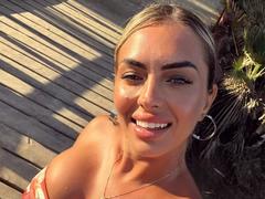 EmmaEmber - blond female webcam at xLoveCam
