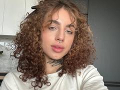 EmmaHillton from xLoveCam