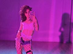 EmmaHillton - female with brown hair webcam at xLoveCam