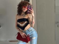 EmmaHillton - female with brown hair webcam at xLoveCam