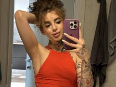 EmmaHillton - female with brown hair webcam at xLoveCam