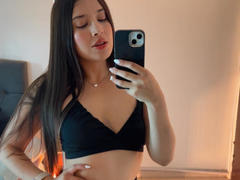 EmmaLombardi - female with brown hair webcam at xLoveCam
