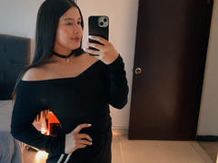 EmmaLombardi - female with brown hair webcam at xLoveCam