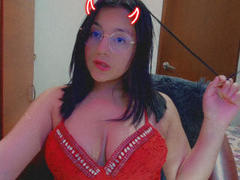 EmmaLuna - female webcam at xLoveCam