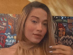 EmmaLym - blond shemale webcam at xLoveCam