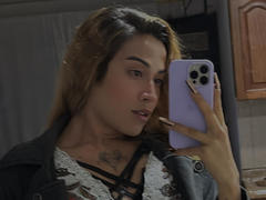EmmaLym - blond shemale webcam at xLoveCam