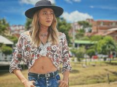 EmmaLym - blond shemale webcam at xLoveCam