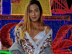 EmmaLym - blond shemale webcam at xLoveCam
