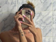 EmmaLym - blond shemale webcam at xLoveCam