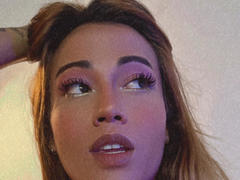 EmmaLym - blond shemale webcam at xLoveCam