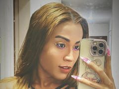 EmmaLym - blond shemale webcam at xLoveCam