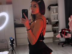 EmmaBlancco - female with brown hair webcam at ImLive