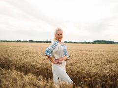 EmmaParkk - blond female webcam at xLoveCam