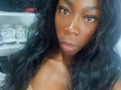 EmmaQueens69 from xLoveCam