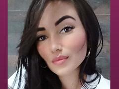 EmmaQueeny from xLoveCam