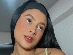 EmmaThomasy - female with brown hair webcam at xLoveCam