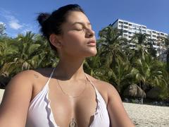 EmmaThomasy - female with brown hair webcam at xLoveCam