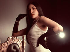 EmmaWalton - shemale with black hair webcam at xLoveCam