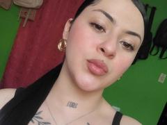 EmmieX - female with black hair webcam at xLoveCam