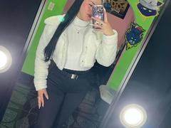 EmmieX - female with black hair webcam at xLoveCam