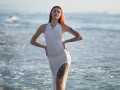 EmmyWarm - female webcam at xLoveCam