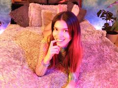 EmyCarther - female with brown hair webcam at xLoveCam