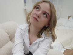 EnchantingEyes from xLoveCam