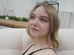 EnchantingEyes - female webcam at xLoveCam