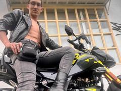 EnzoPratt from xLoveCam