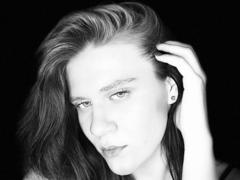 EricDekenipp - female with brown hair webcam at xLoveCam