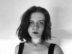 EricDekenipp - female with brown hair webcam at xLoveCam