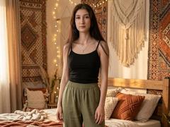 MuiFurey - female with brown hair webcam at LiveJasmin