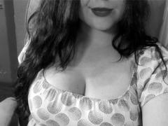 EricaLaLovely - female with brown hair and  small tits webcam at xLoveCam