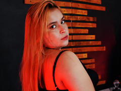 ErinMallard - blond female with  big tits webcam at xLoveCam