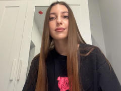 ErinMarrujo - female with brown hair webcam at xLoveCam