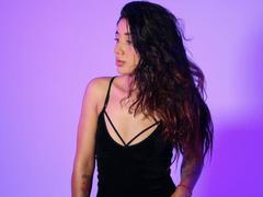 Erinsh from xLoveCam