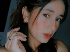 Erinsh - female with black hair and  big tits webcam at xLoveCam