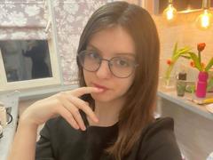 ErnieBett - female with brown hair and  small tits webcam at xLoveCam