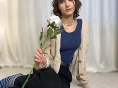 ErynAttridge - female with brown hair webcam at xLoveCam