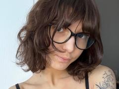 ErynAttridge - female with brown hair webcam at xLoveCam